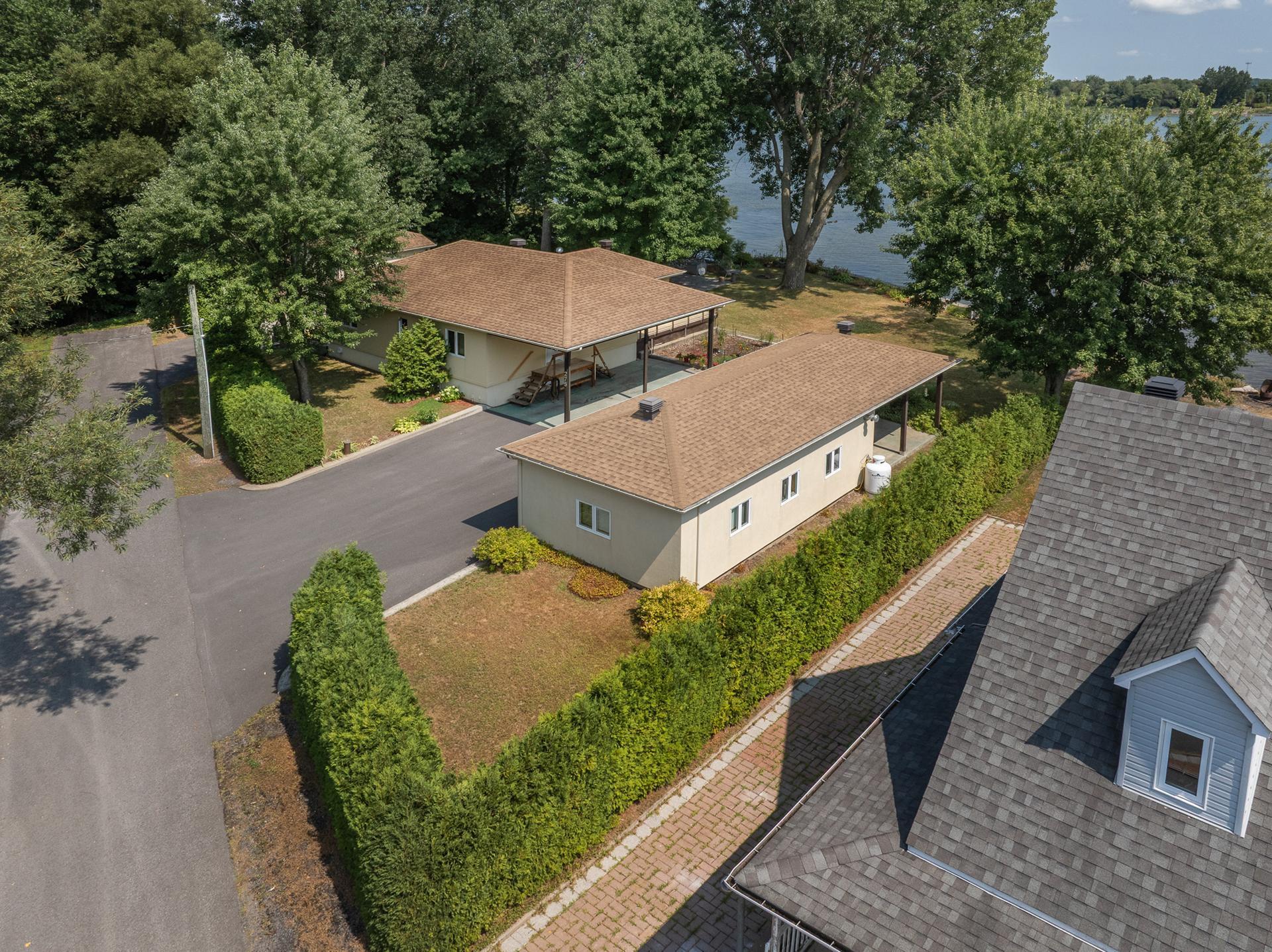 









275


1re Rue

,
Saint-Blaise-sur-Richelieu,




QC
J0J1W0

