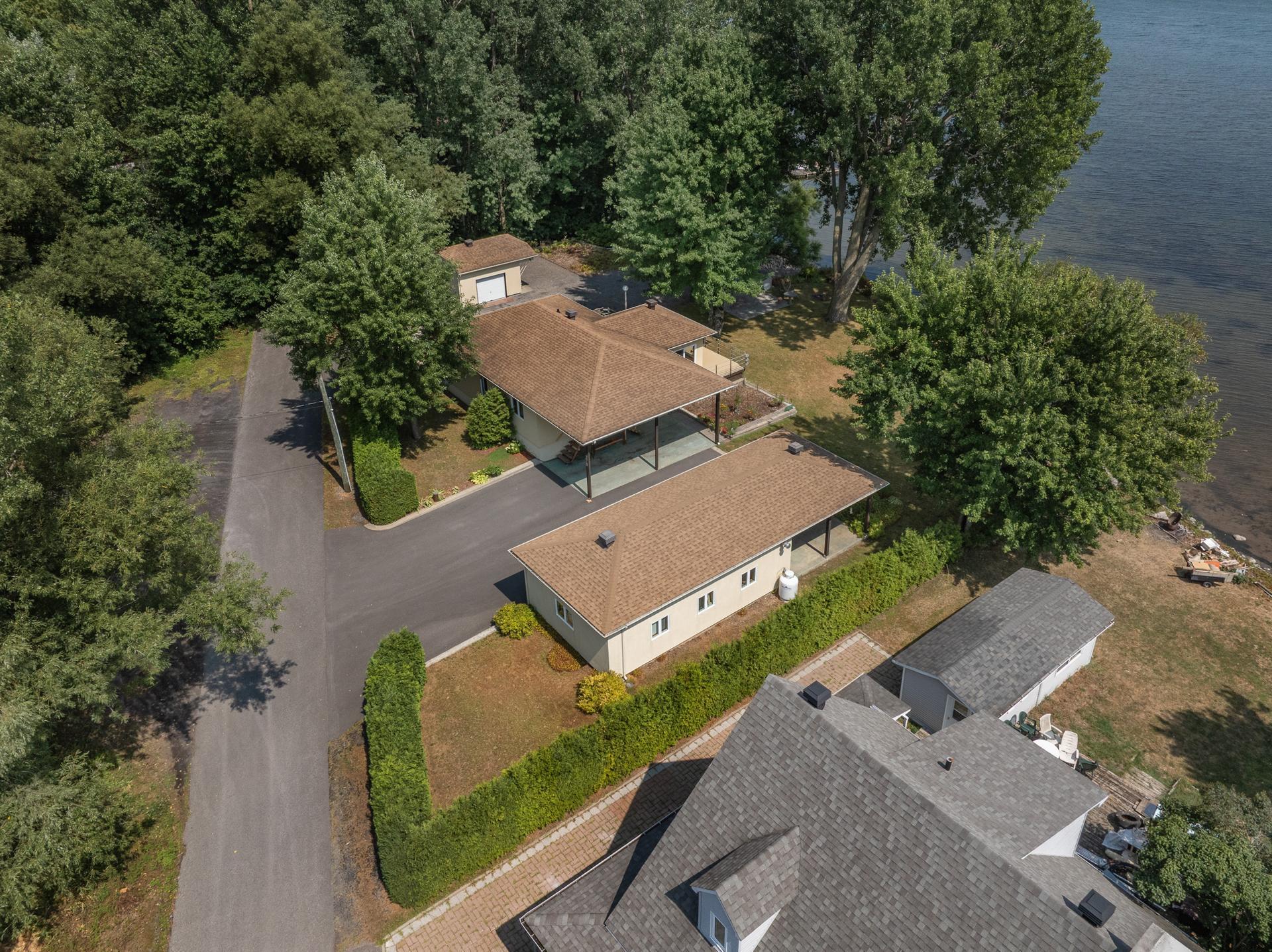 









275


1re Rue

,
Saint-Blaise-sur-Richelieu,




QC
J0J1W0

