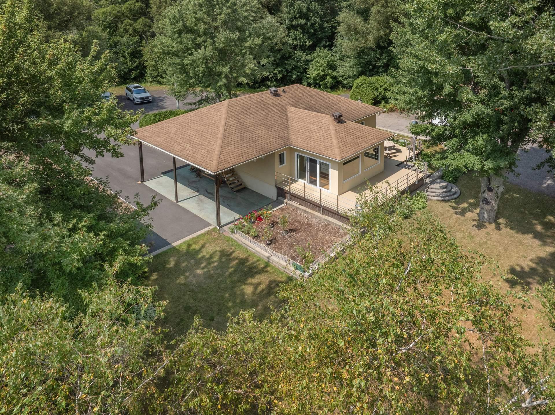









275


1re Rue

,
Saint-Blaise-sur-Richelieu,




QC
J0J1W0

