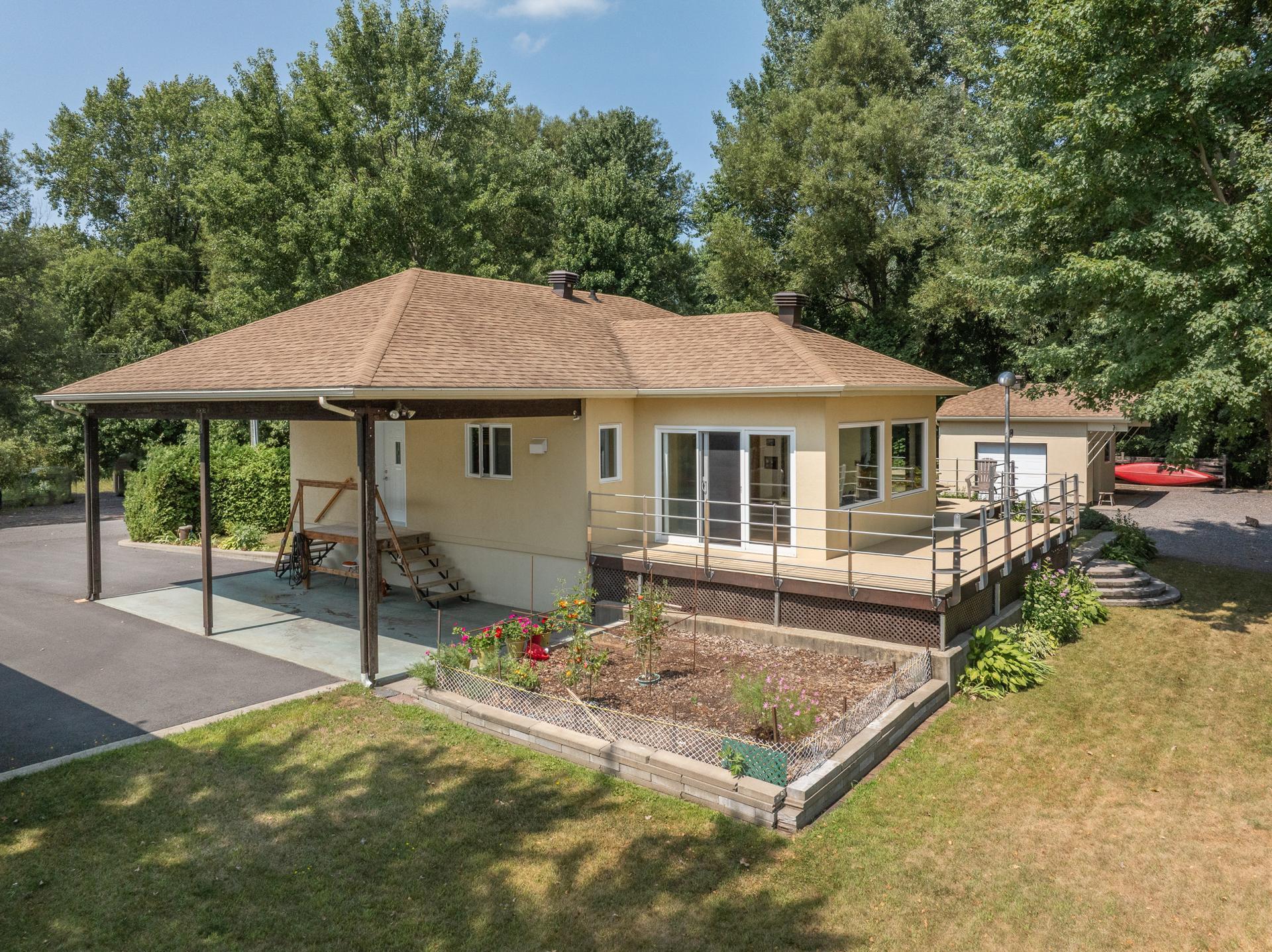 









275


1re Rue

,
Saint-Blaise-sur-Richelieu,




QC
J0J1W0

