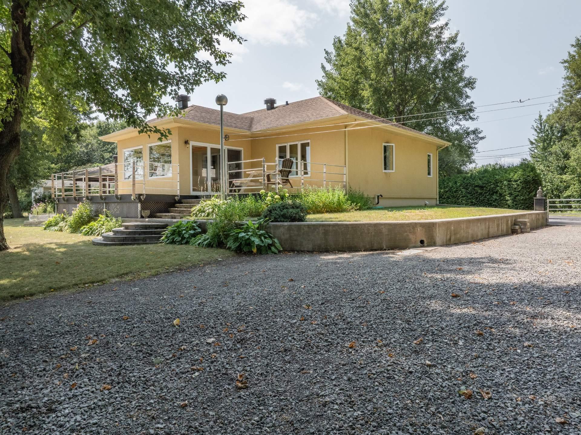 









275


1re Rue

,
Saint-Blaise-sur-Richelieu,




QC
J0J1W0

