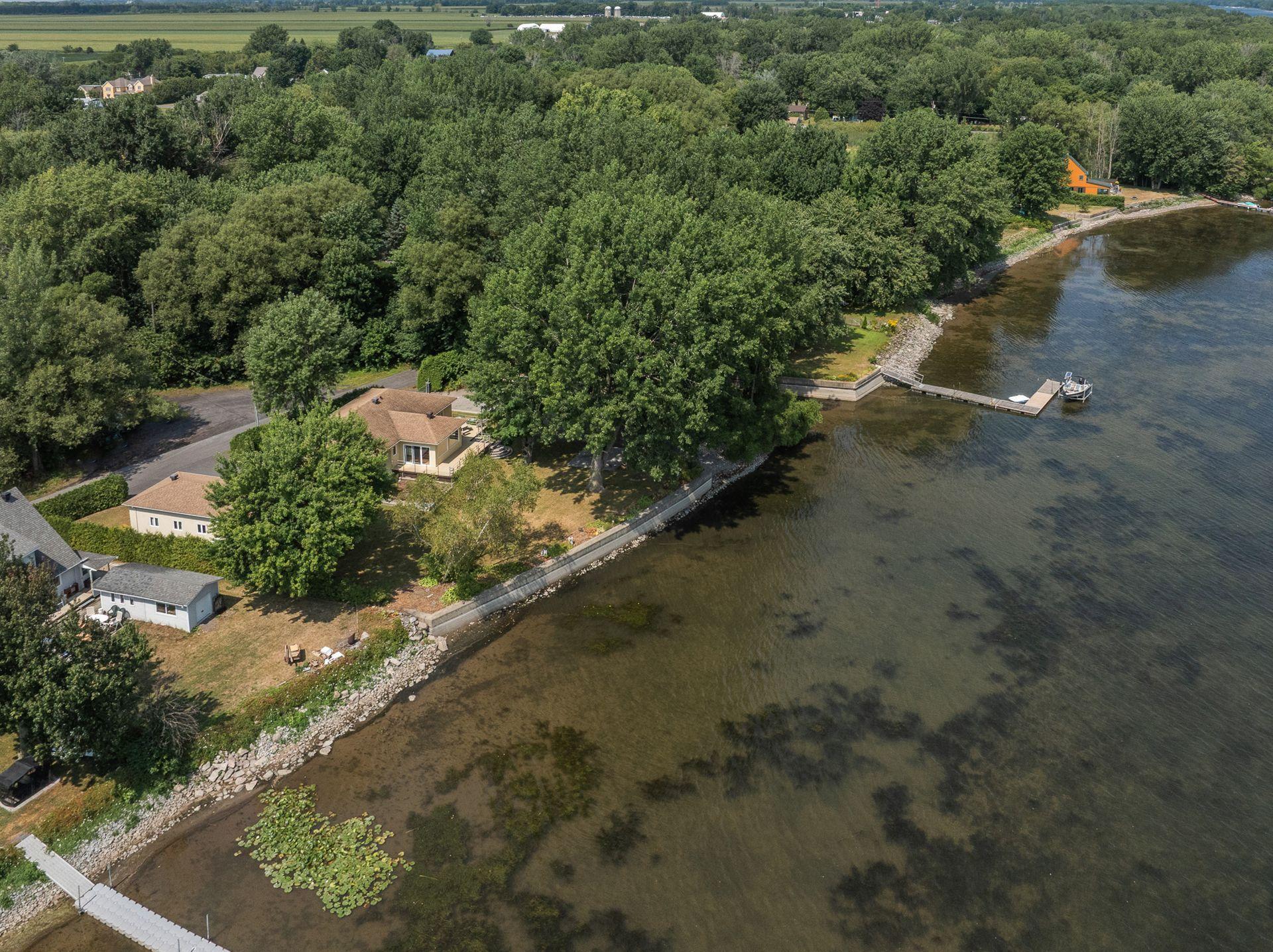 









275


1re Rue

,
Saint-Blaise-sur-Richelieu,




QC
J0J1W0

