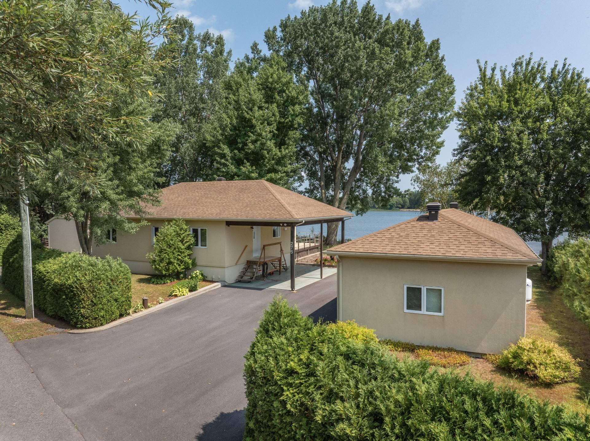 









275


1re Rue

,
Saint-Blaise-sur-Richelieu,




QC
J0J1W0

