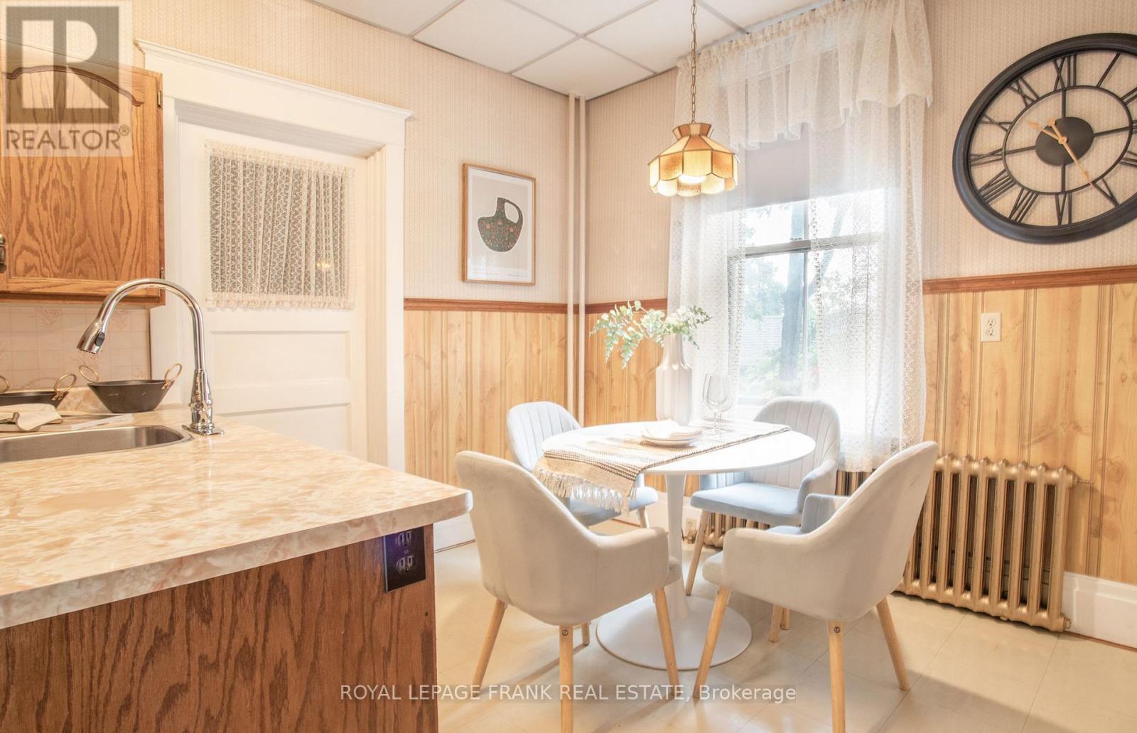 












33 FAIRBANKS STREET

,
Oshawa (Central),




Ontario
L1H2L7

