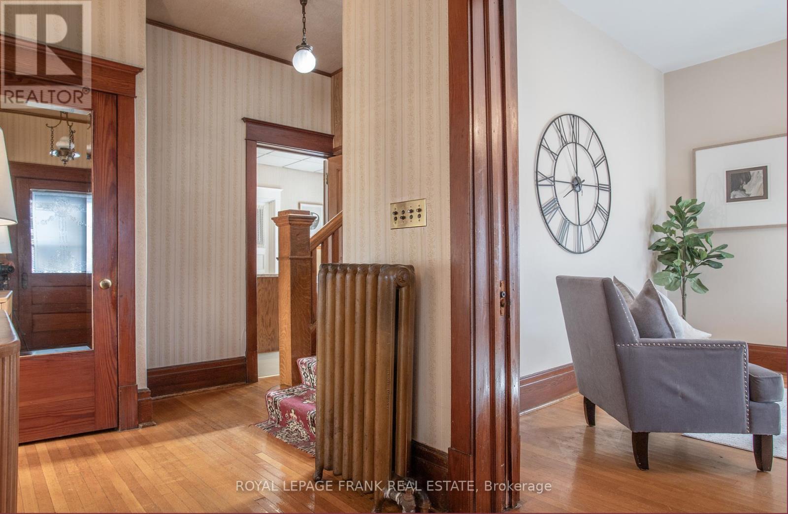 












33 FAIRBANKS STREET

,
Oshawa (Central),




Ontario
L1H2L7

