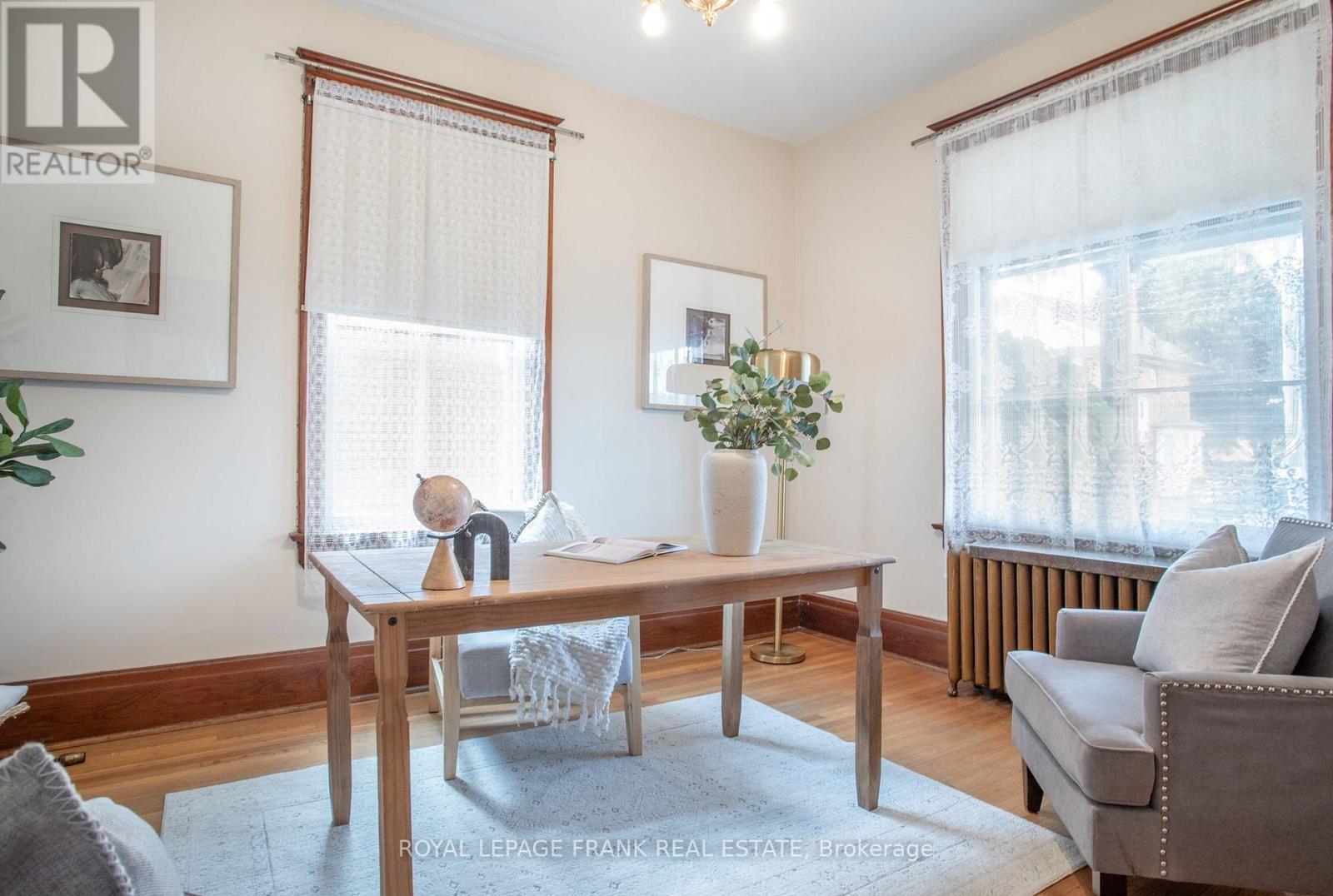 












33 FAIRBANKS STREET

,
Oshawa (Central),




Ontario
L1H2L7

