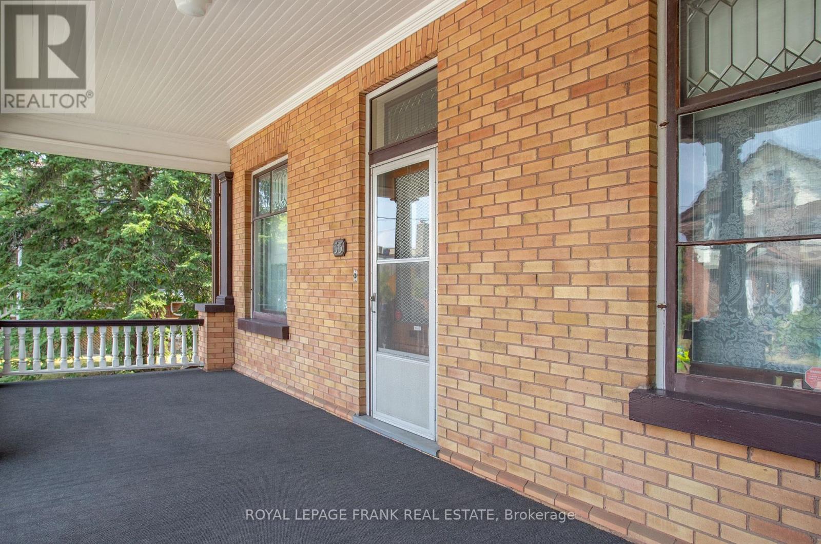 












33 FAIRBANKS STREET

,
Oshawa (Central),




Ontario
L1H2L7

