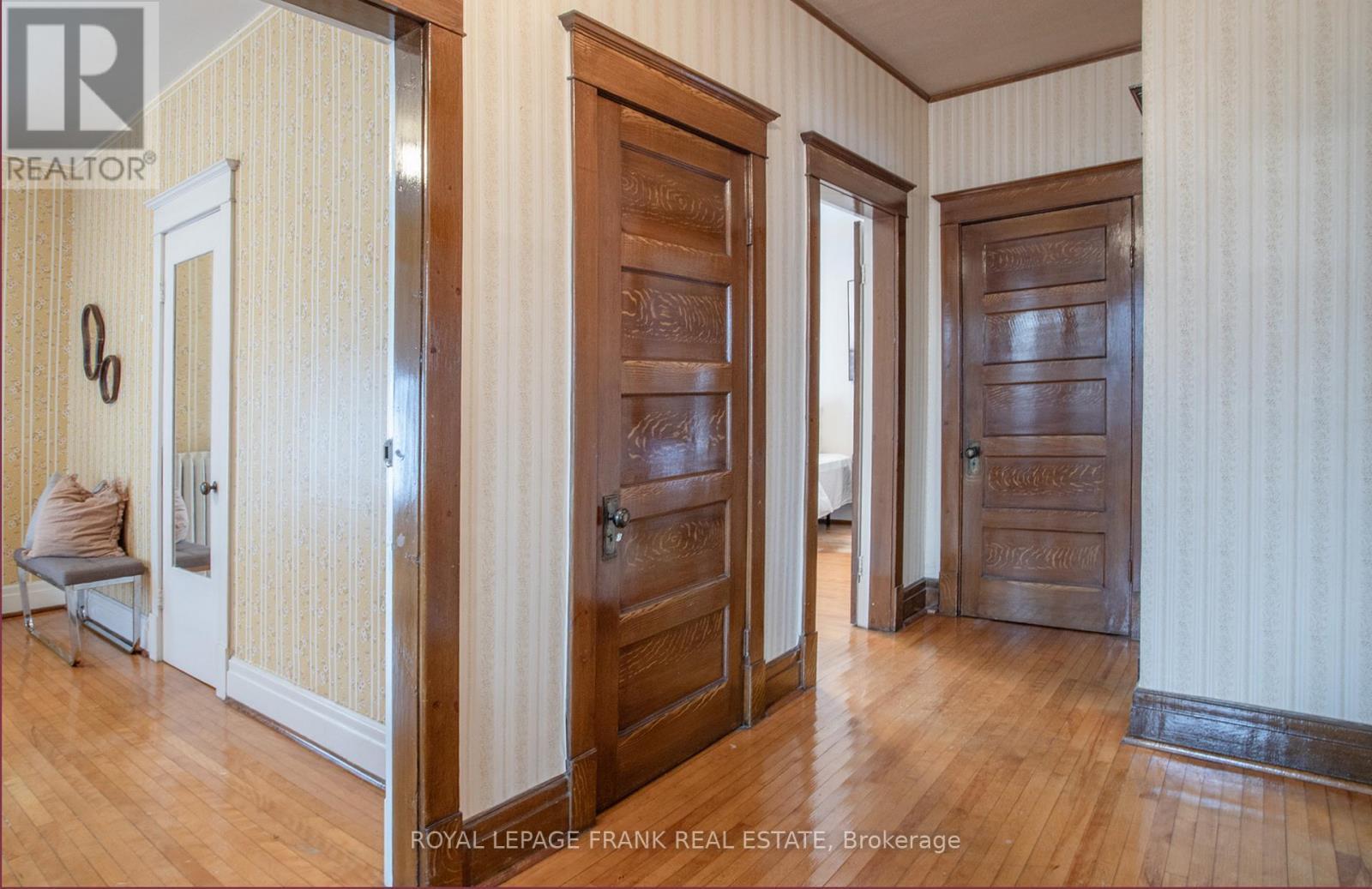 












33 FAIRBANKS STREET

,
Oshawa (Central),




Ontario
L1H2L7

