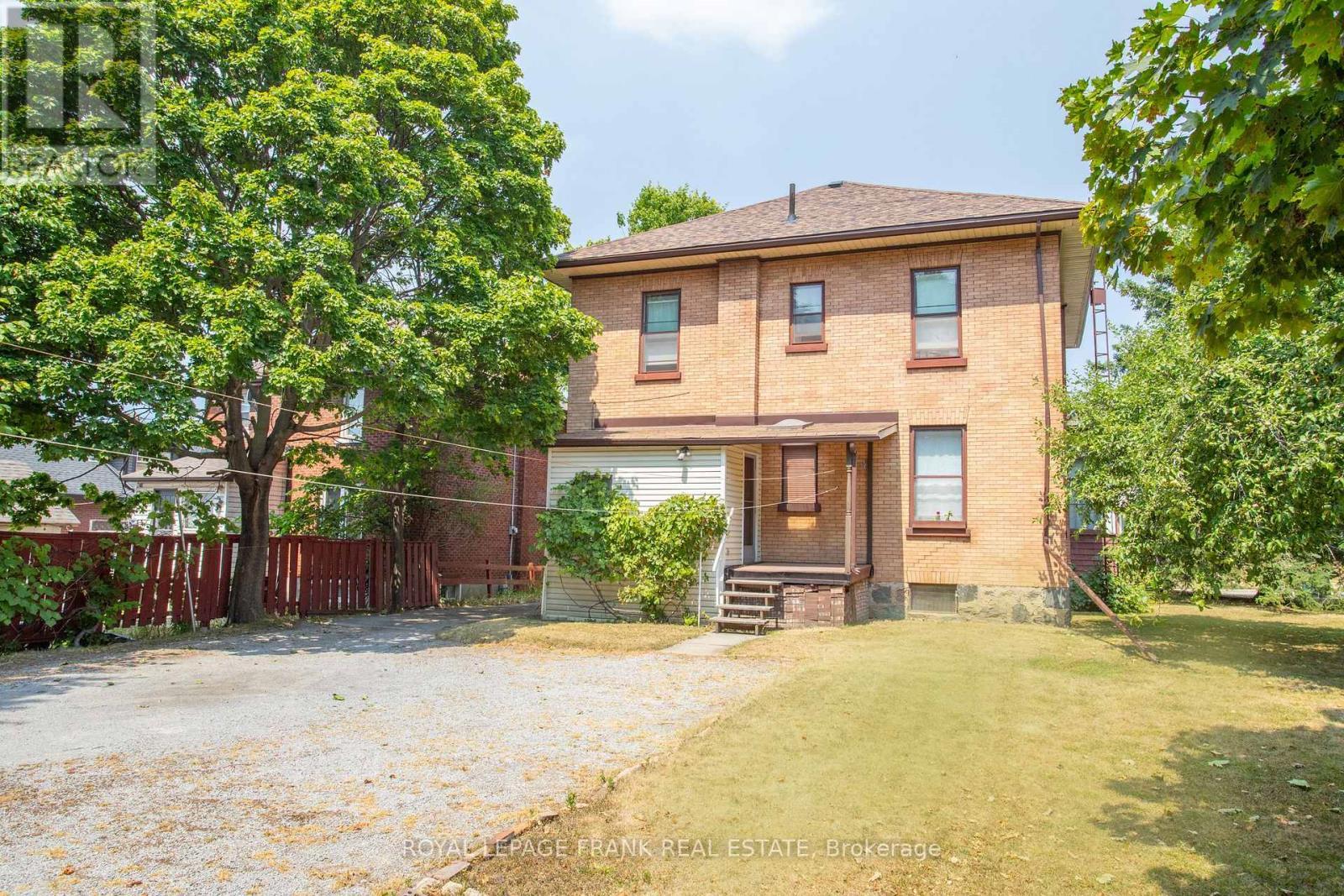 












33 FAIRBANKS STREET

,
Oshawa (Central),




Ontario
L1H2L7

