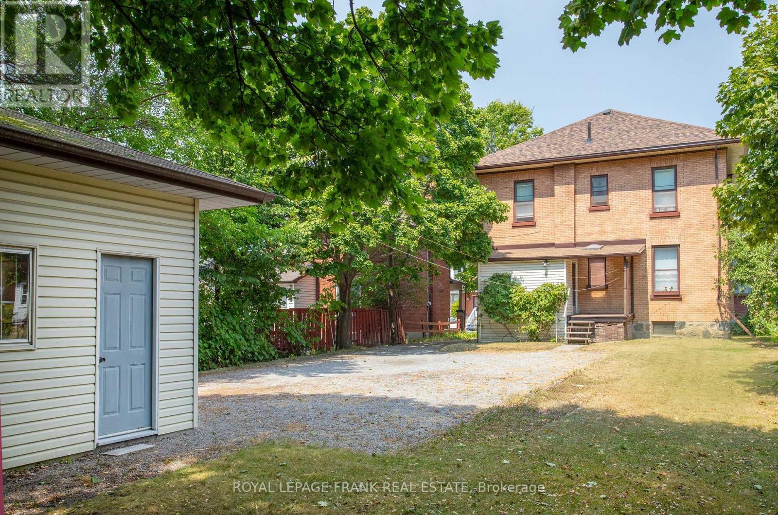 












33 FAIRBANKS STREET

,
Oshawa (Central),




Ontario
L1H2L7

