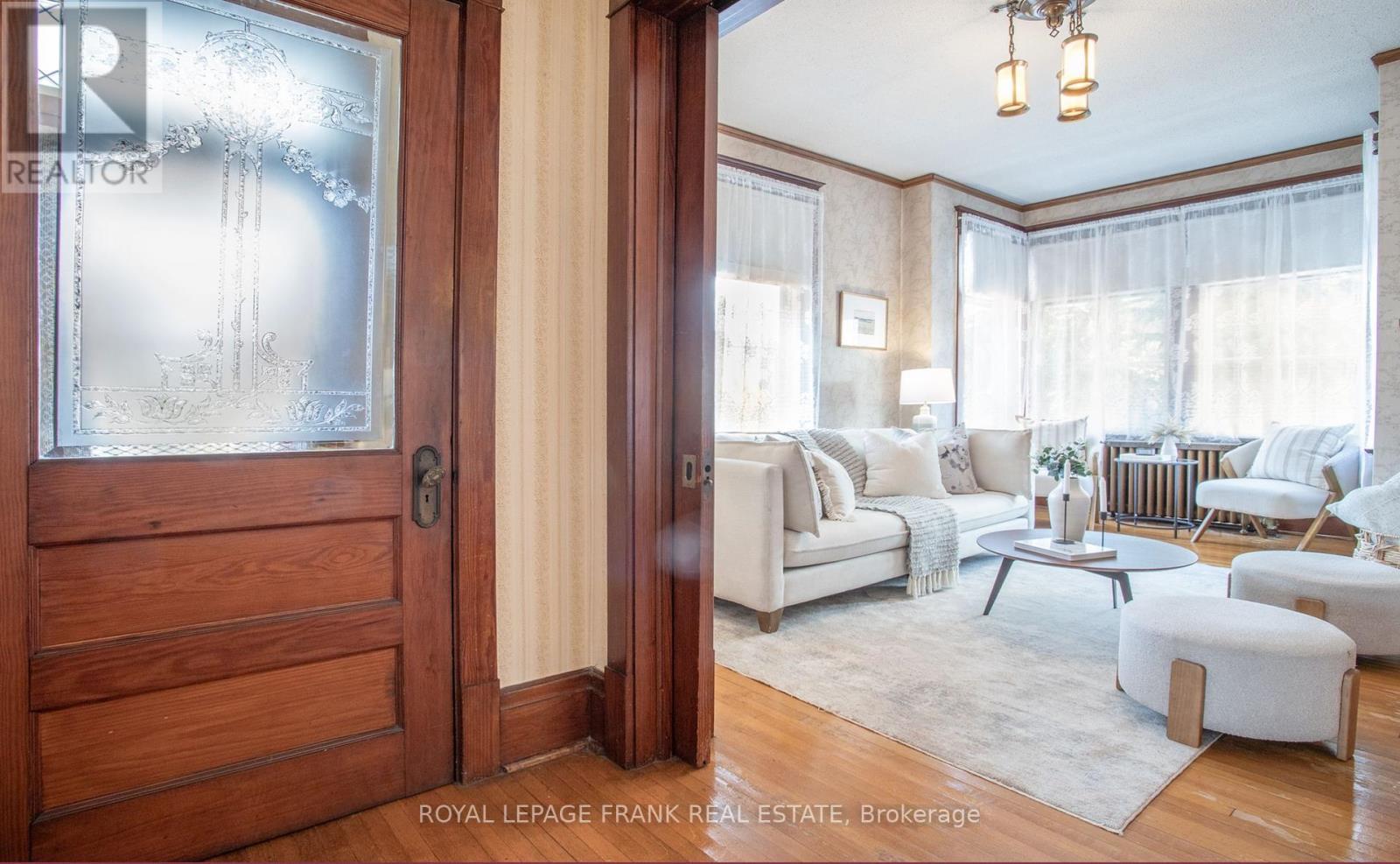












33 FAIRBANKS STREET

,
Oshawa (Central),




Ontario
L1H2L7

