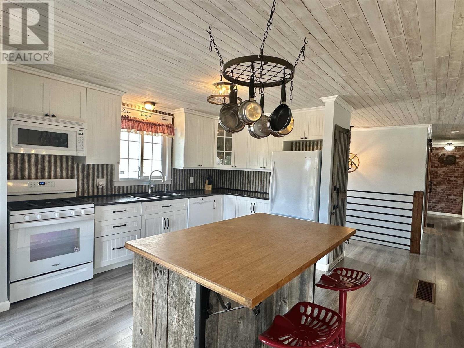 












37 Ste. Camillus CRES

,
Elliot Lake,




Ontario
P5A3J8

