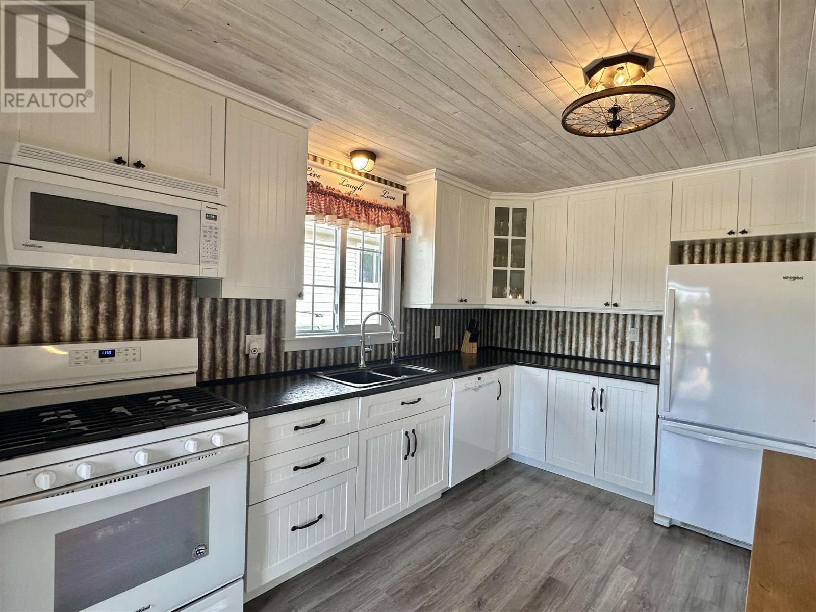 












37 Ste. Camillus CRES

,
Elliot Lake,




Ontario
P5A3J8

