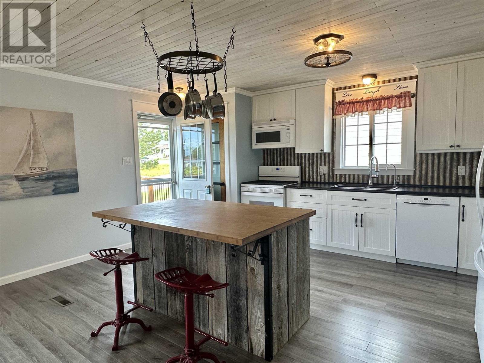 












37 Ste. Camillus CRES

,
Elliot Lake,




Ontario
P5A3J8

