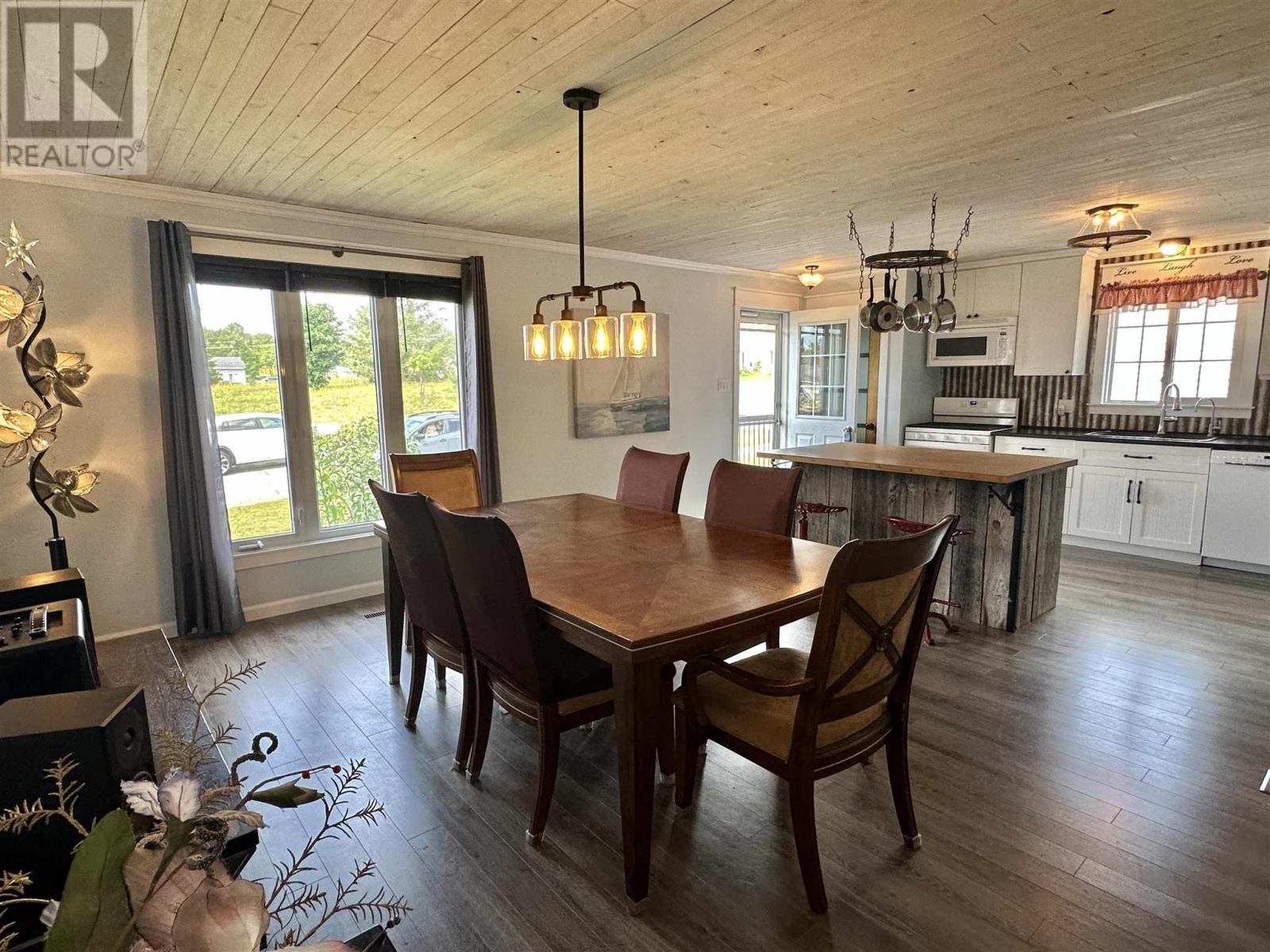 












37 Ste. Camillus CRES

,
Elliot Lake,




Ontario
P5A3J8

