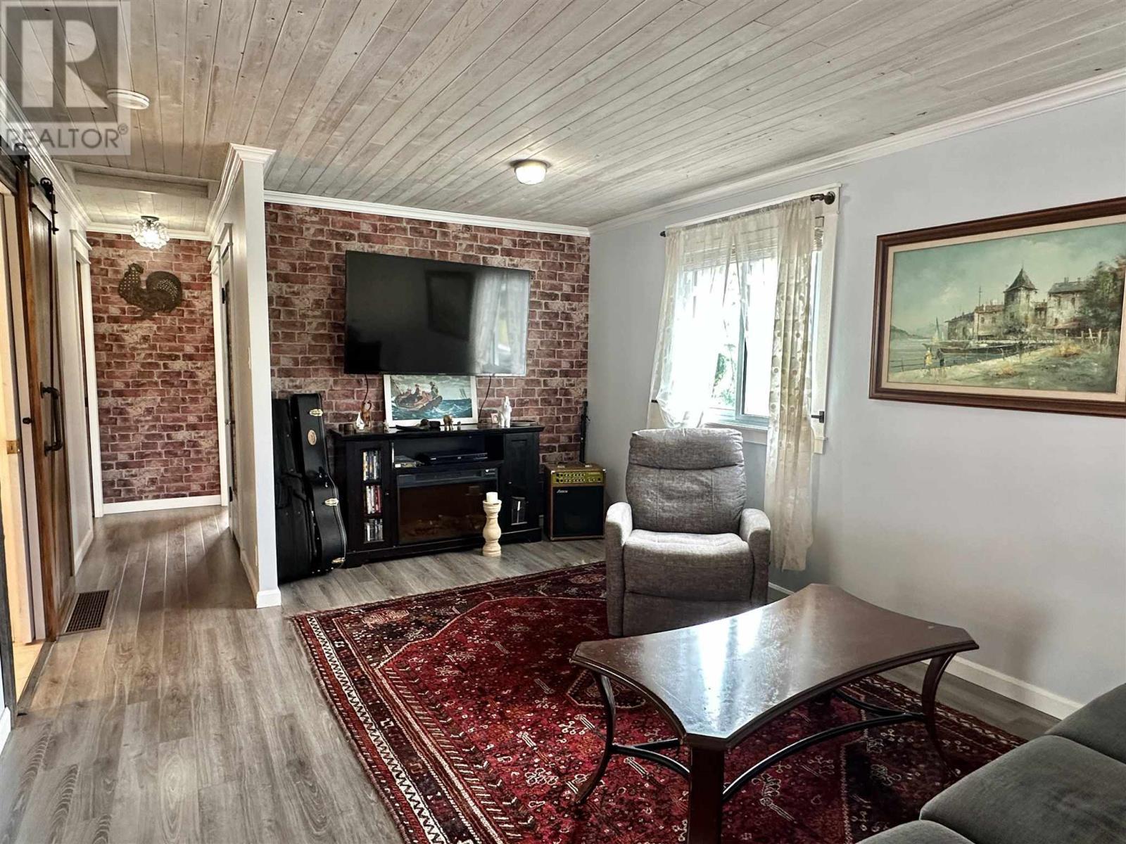 












37 Ste. Camillus CRES

,
Elliot Lake,




Ontario
P5A3J8

