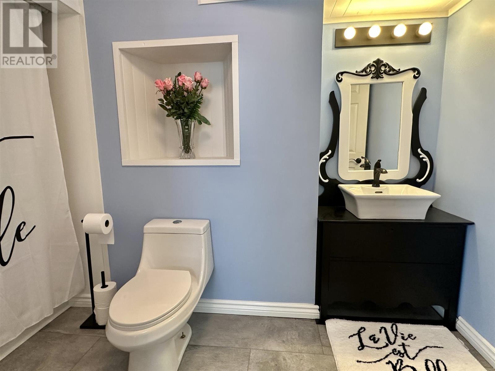 












37 Ste. Camillus CRES

,
Elliot Lake,




Ontario
P5A3J8

