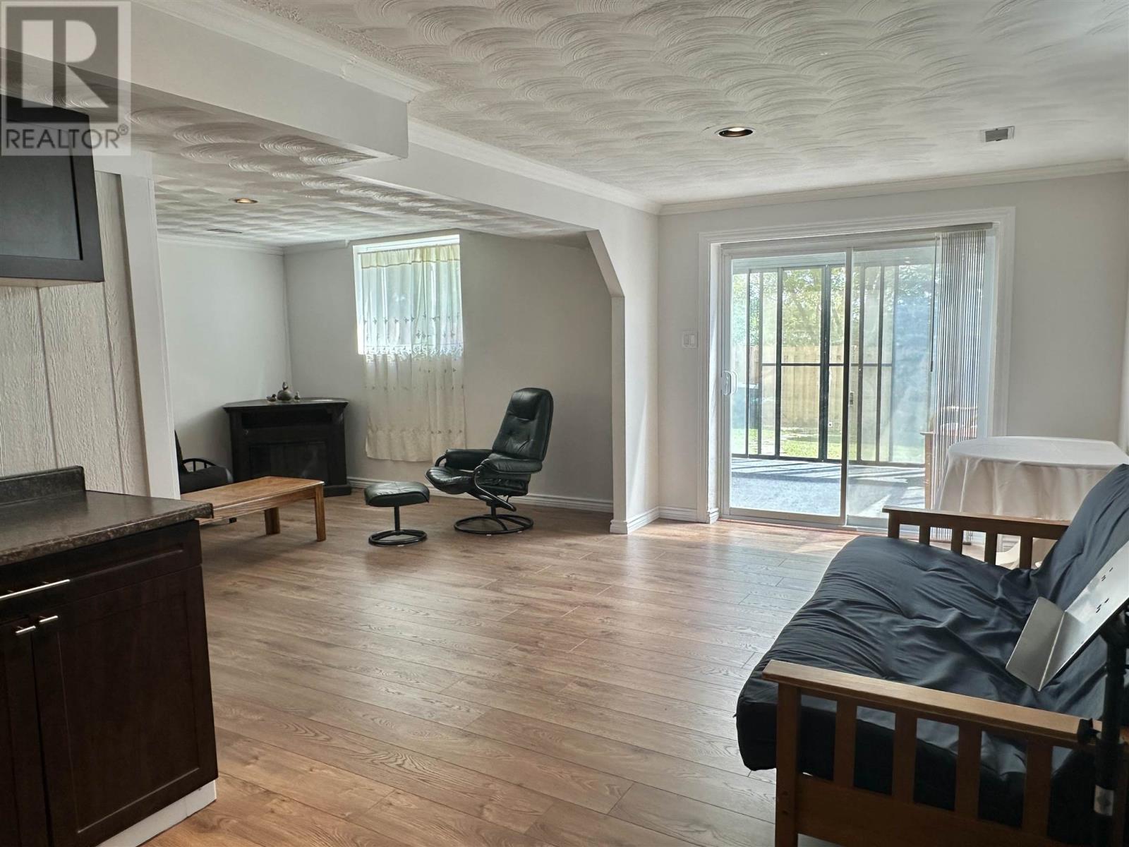 












37 Ste. Camillus CRES

,
Elliot Lake,




Ontario
P5A3J8

