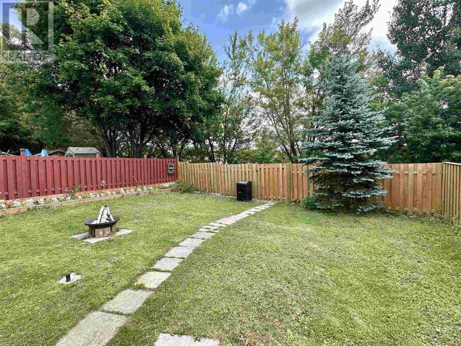 












37 Ste. Camillus CRES

,
Elliot Lake,




Ontario
P5A3J8

