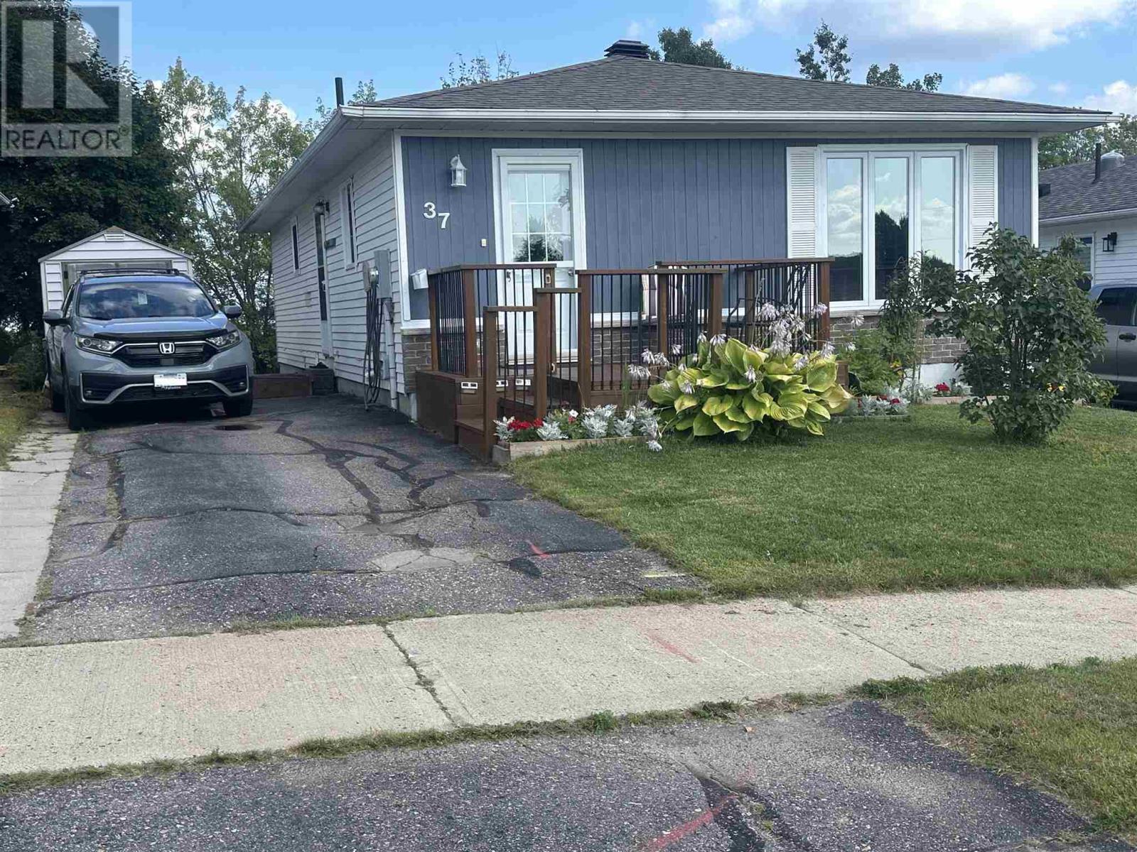 












37 Ste. Camillus CRES

,
Elliot Lake,




Ontario
P5A3J8

