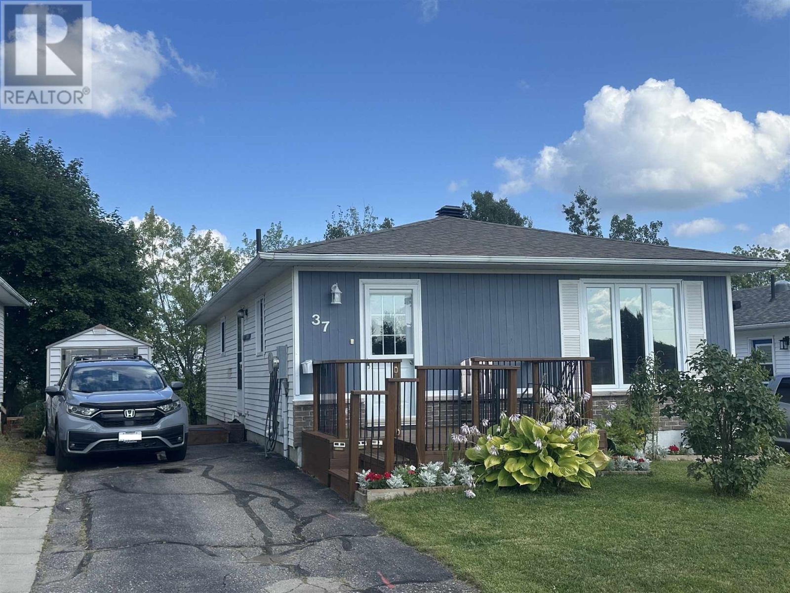 












37 Ste. Camillus CRES

,
Elliot Lake,




Ontario
P5A3J8

