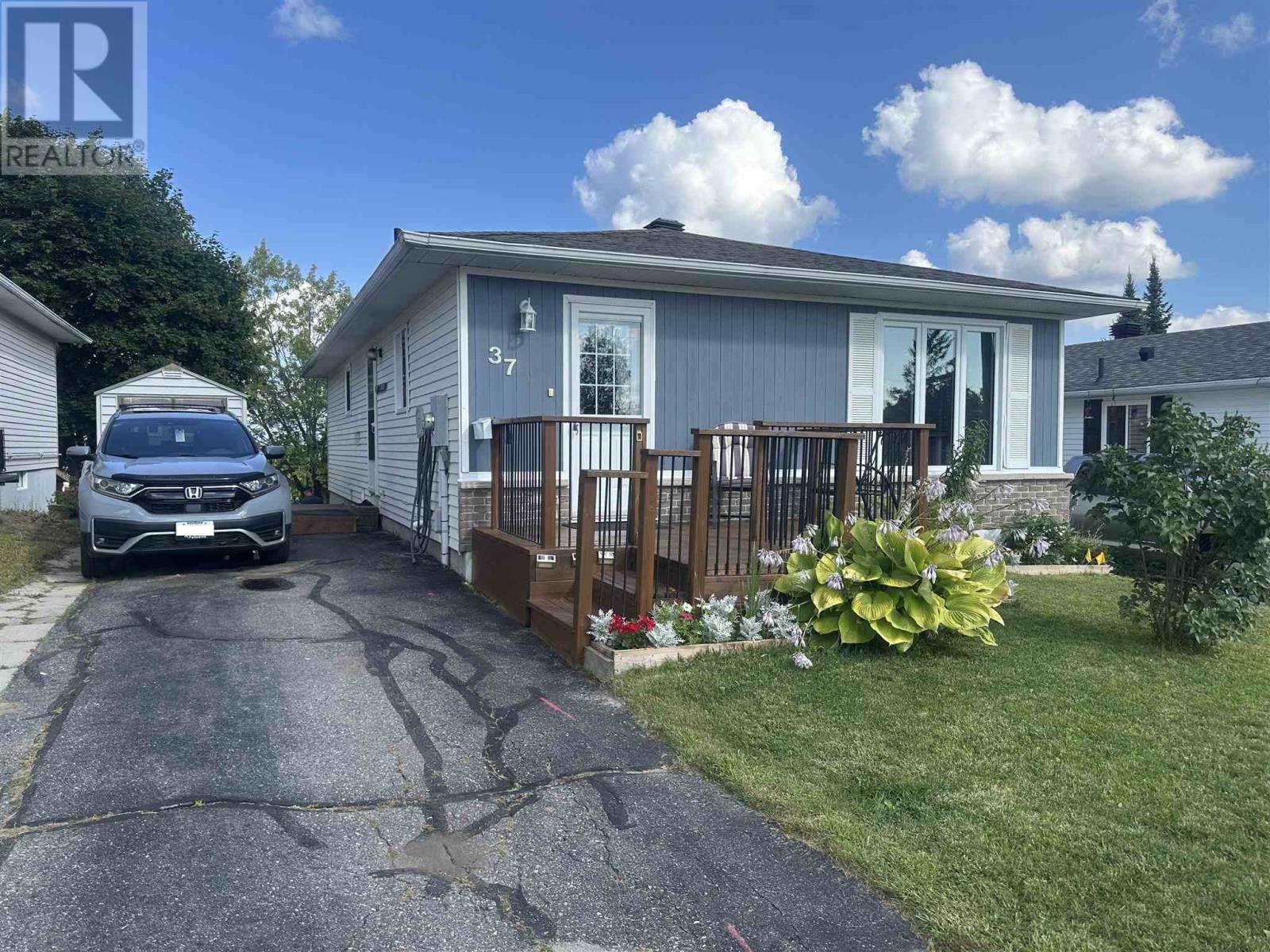 












37 Ste. Camillus CRES

,
Elliot Lake,




Ontario
P5A3J8

