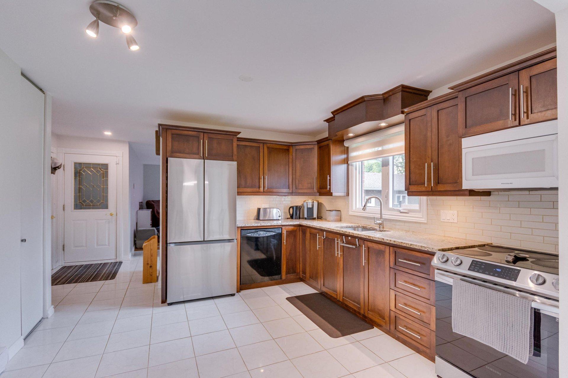 









777


Boul. Lorrain

,
Gatineau (Gatineau),




QC
J8R3E6

