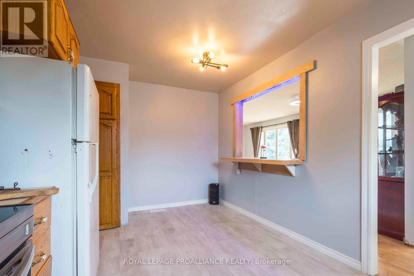 












22 CONNOLLY AVENUE

,
Quinte West (Trenton Ward),




Ontario
K8V5T4

