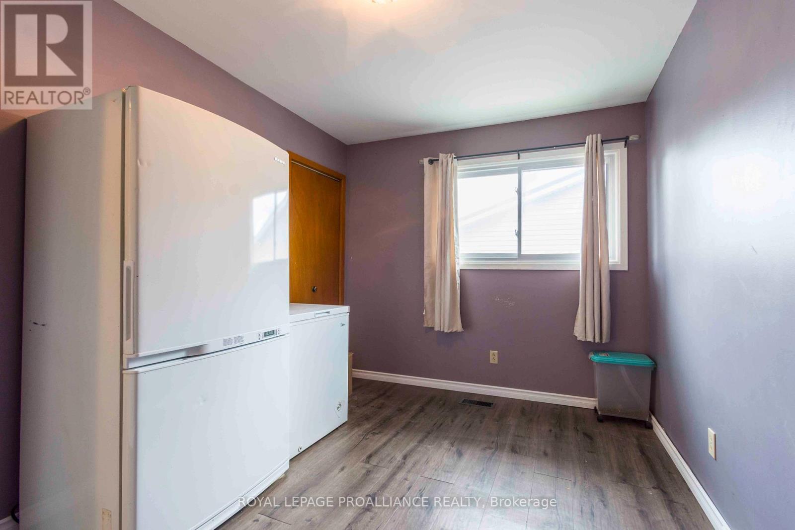 












22 CONNOLLY AVENUE

,
Quinte West (Trenton Ward),




Ontario
K8V5T4

