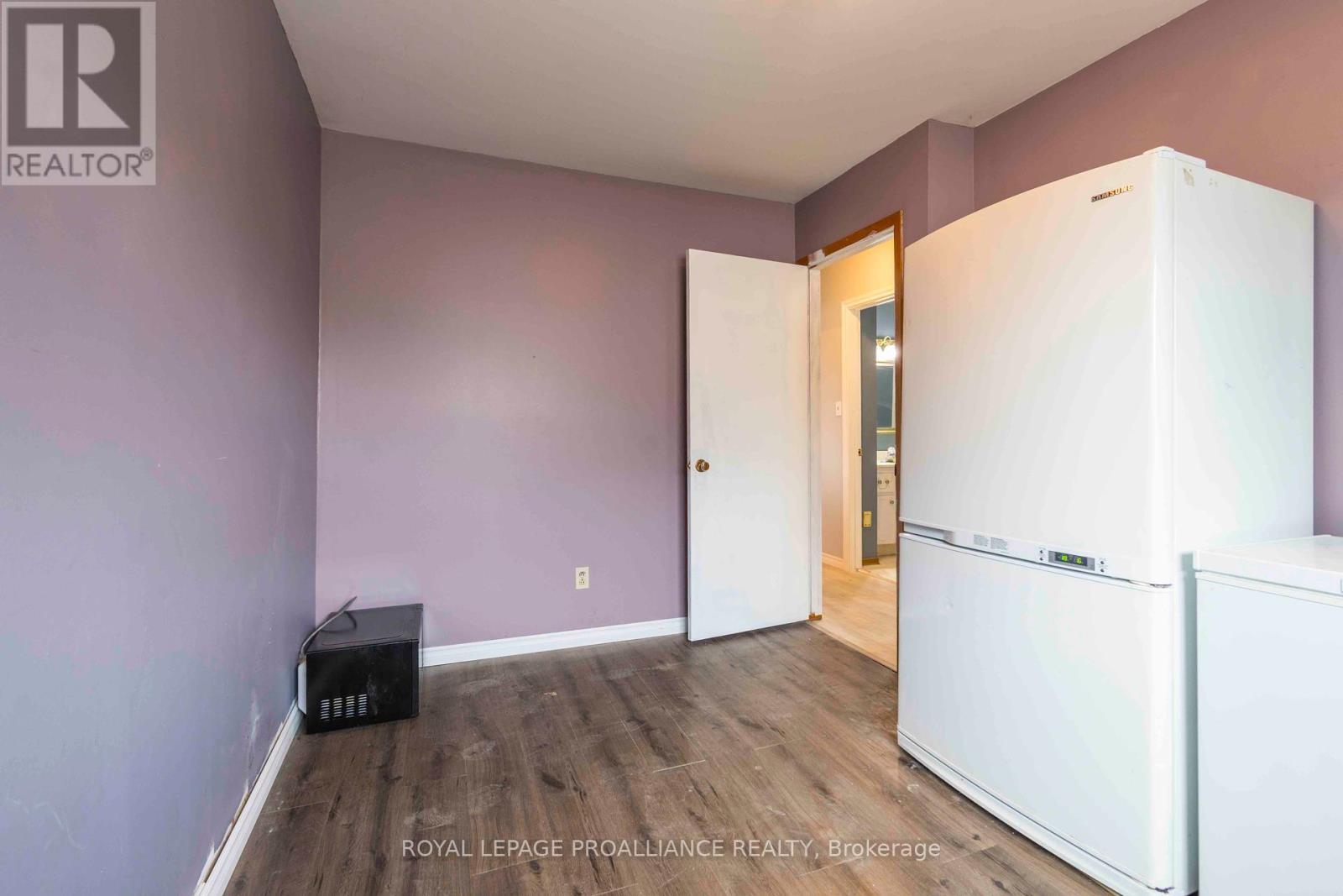 












22 CONNOLLY AVENUE

,
Quinte West (Trenton Ward),




Ontario
K8V5T4

