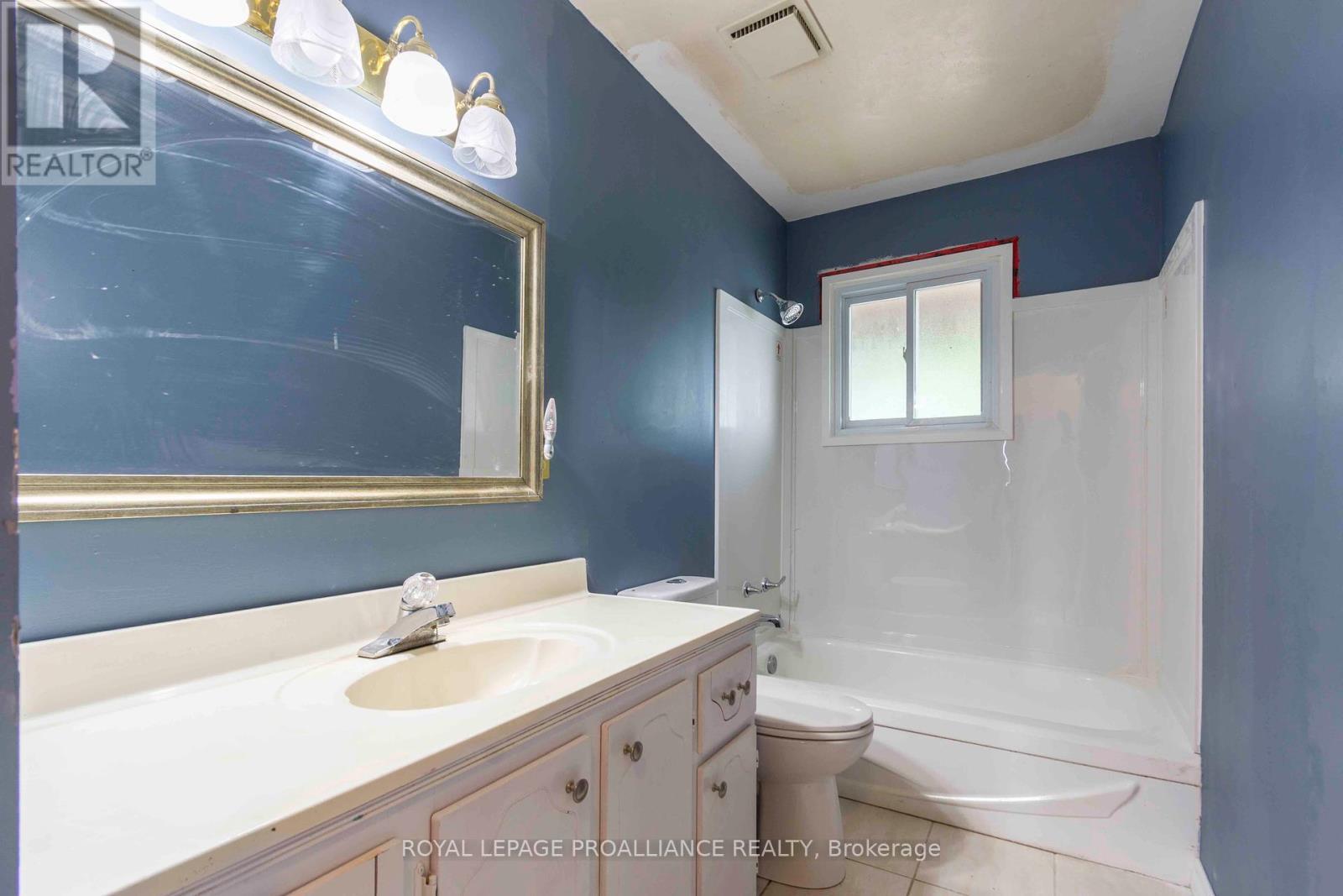 












22 CONNOLLY AVENUE

,
Quinte West (Trenton Ward),




Ontario
K8V5T4

