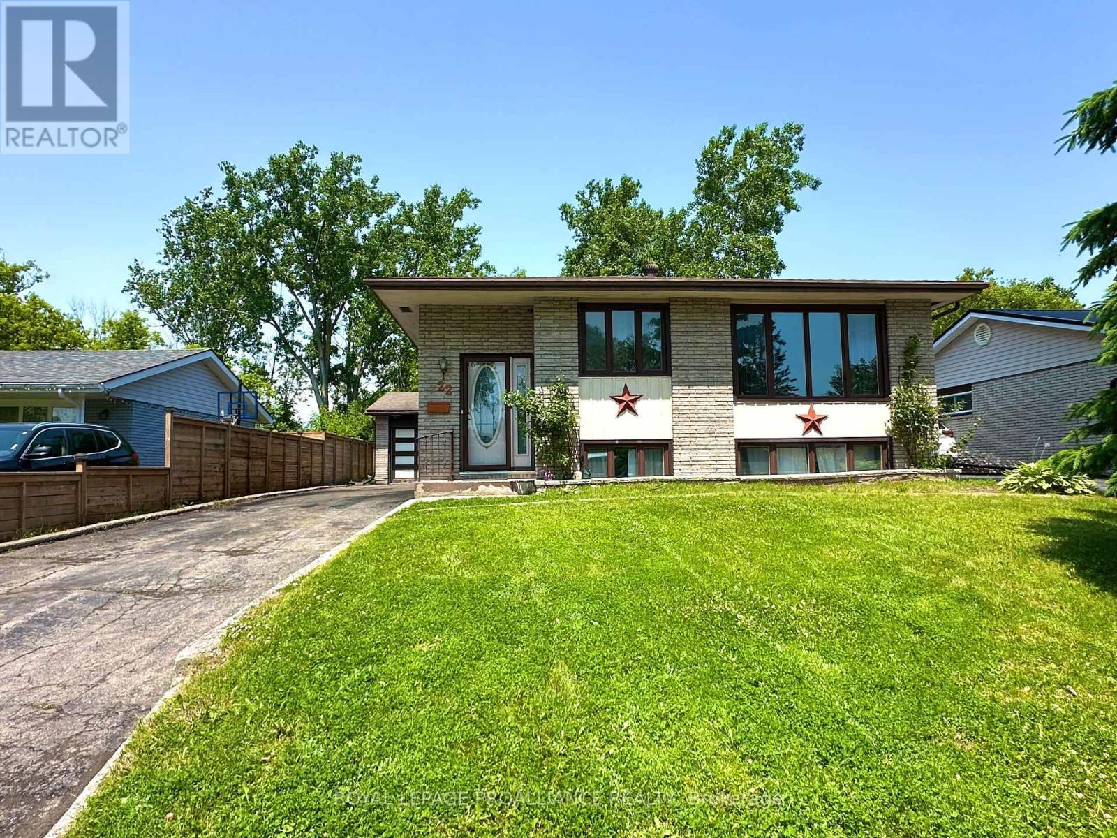 












22 CONNOLLY AVENUE

,
Quinte West (Trenton Ward),




Ontario
K8V5T4

