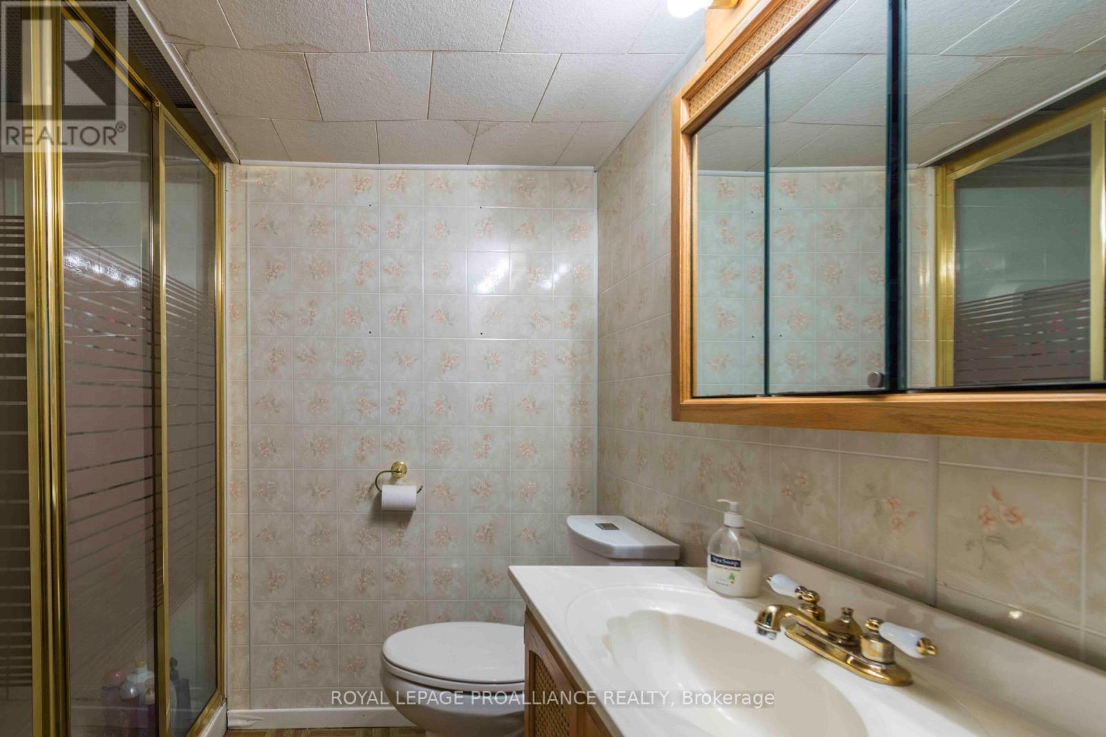 












22 CONNOLLY AVENUE

,
Quinte West (Trenton Ward),




Ontario
K8V5T4

