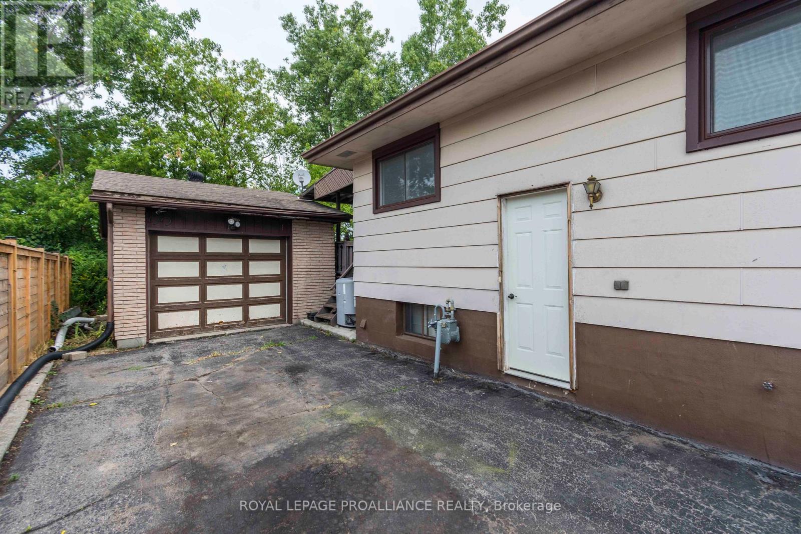 












22 CONNOLLY AVENUE

,
Quinte West (Trenton Ward),




Ontario
K8V5T4

