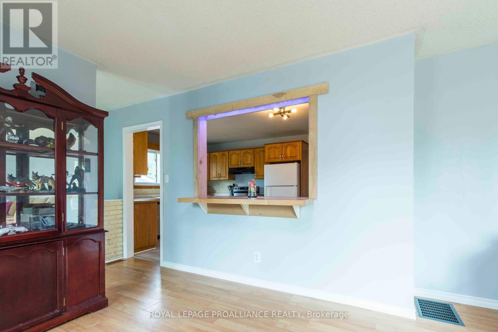 












22 CONNOLLY AVENUE

,
Quinte West (Trenton Ward),




Ontario
K8V5T4

