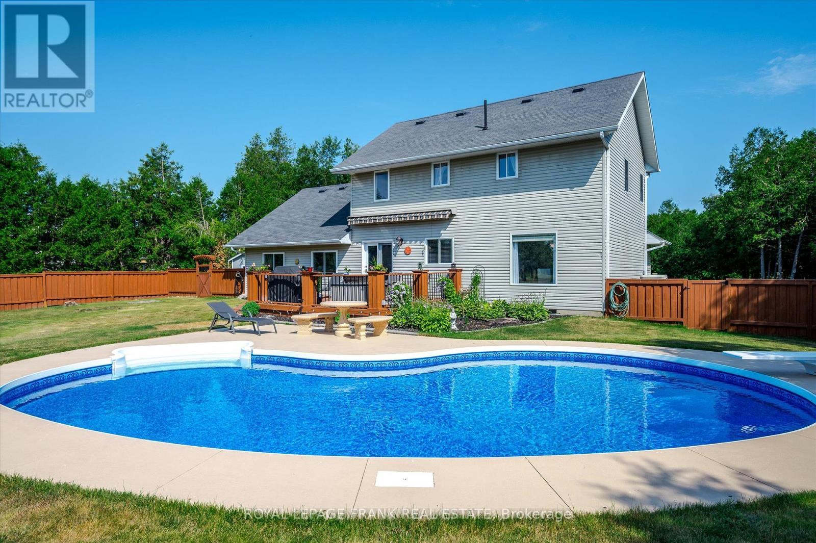 












229 LONSBERRY LANE

,
Douro-Dummer,




Ontario
K0L3A0

