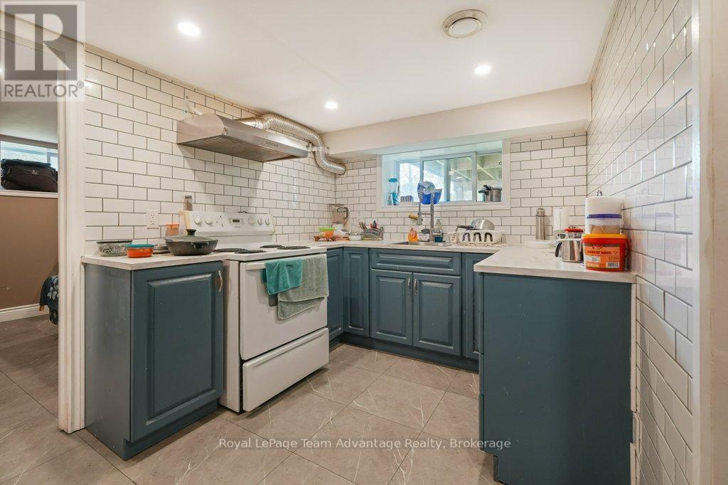 












8 EDWARD STREET

,
Parry Sound,




Ontario
P2A2W4

