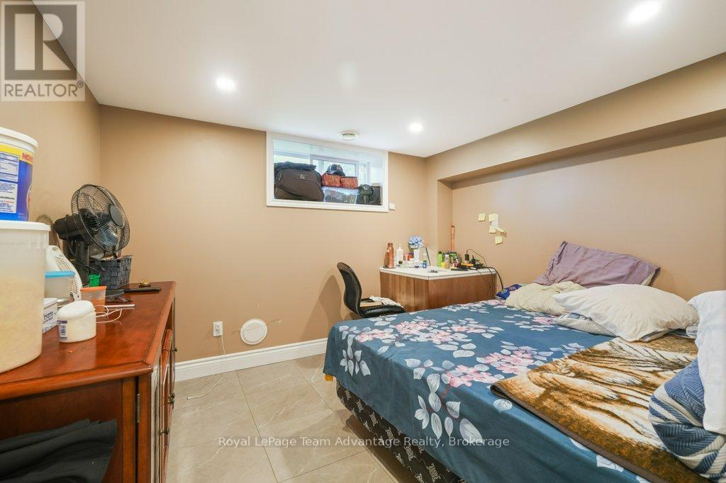 












8 EDWARD STREET

,
Parry Sound,




Ontario
P2A2W4

