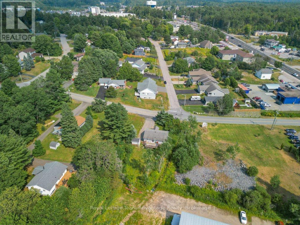 












8 EDWARD STREET

,
Parry Sound,




Ontario
P2A2W4

