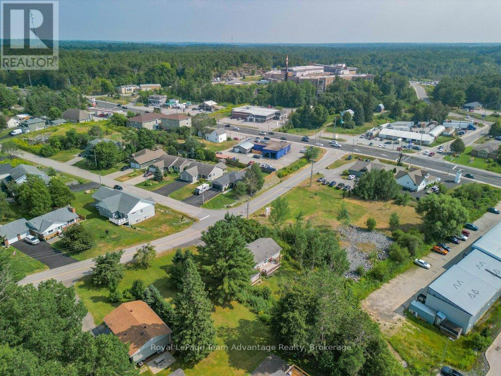 












8 EDWARD STREET

,
Parry Sound,




Ontario
P2A2W4

