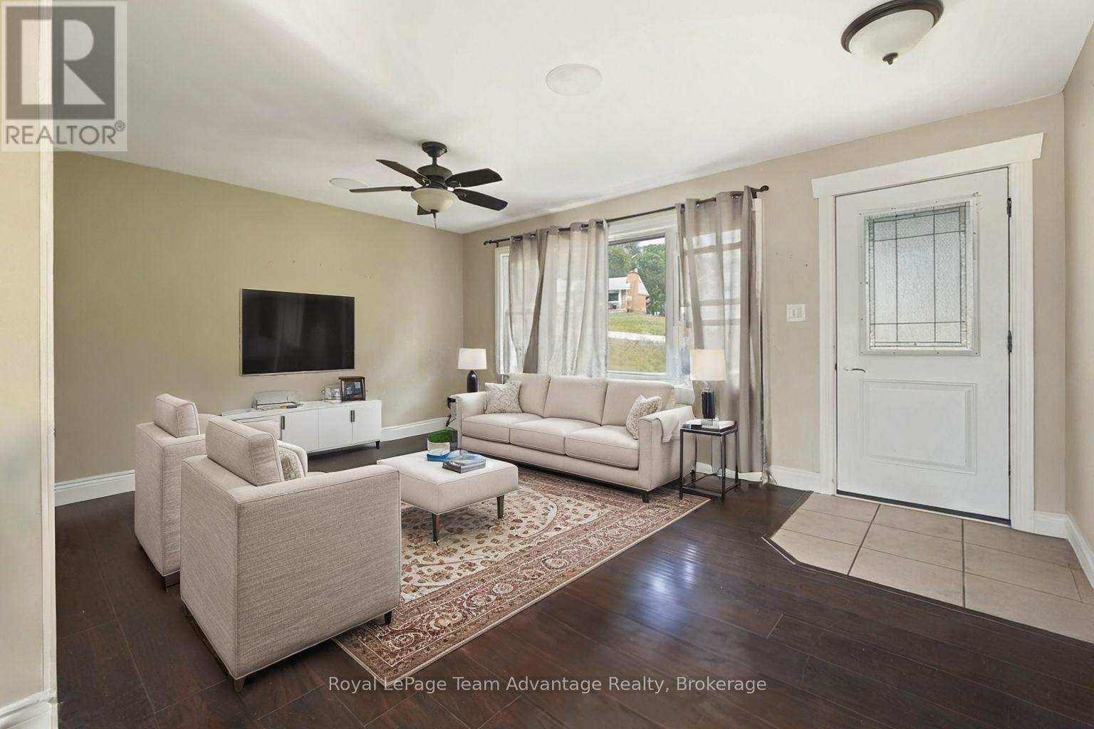 












8 EDWARD STREET

,
Parry Sound,




Ontario
P2A2W4

