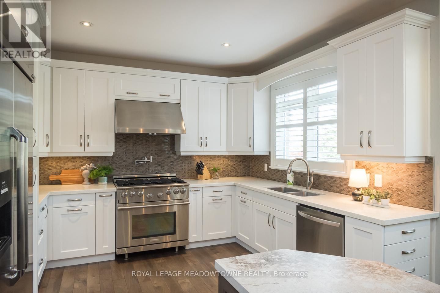 












20 VIEW POINT CIRCLE

,
Halton Hills,




Ontario
L7G6P2


