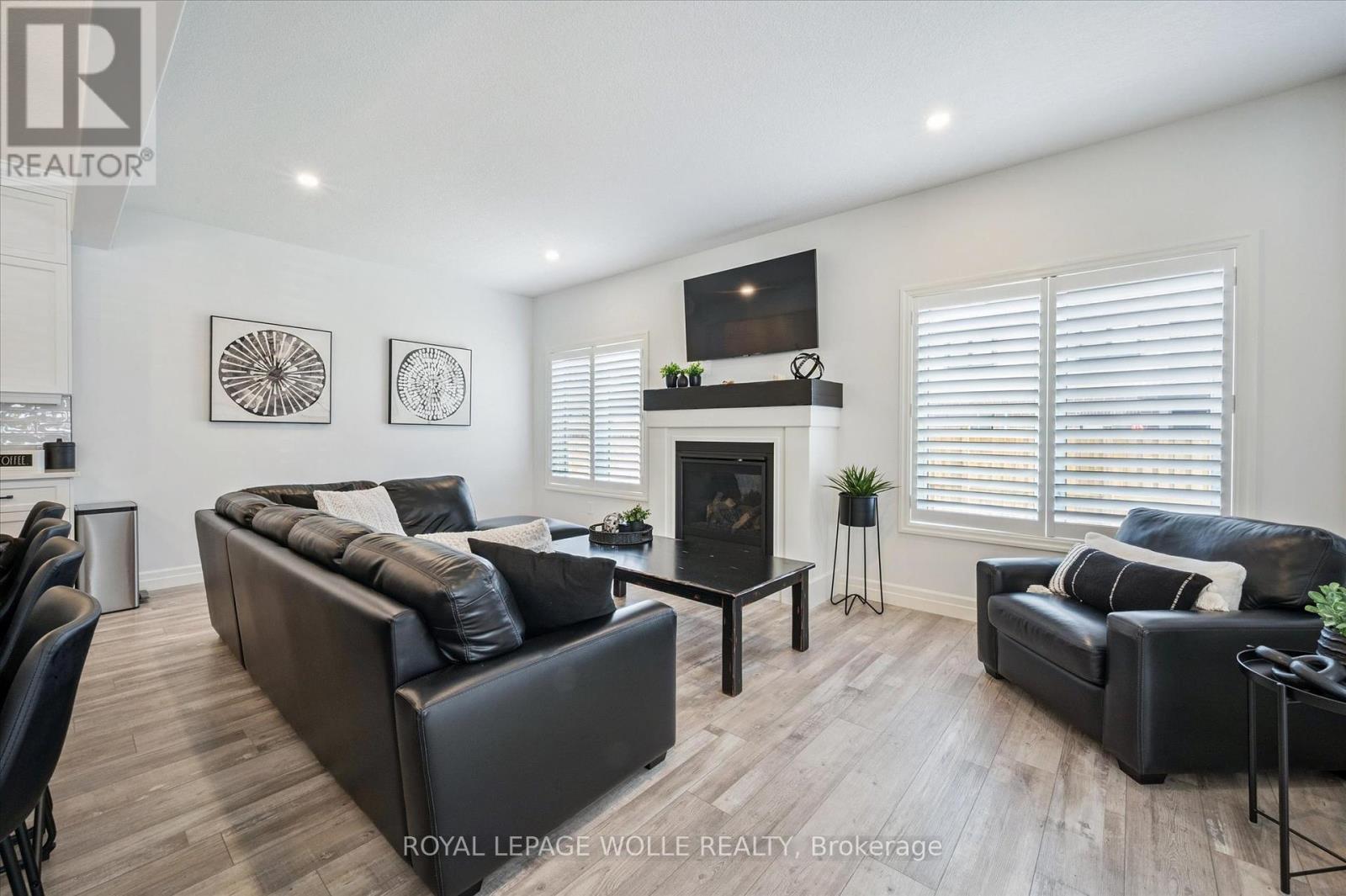 












164 WOODBERRY CRESCENT

,
Woolwich,




Ontario
N3B0E4

