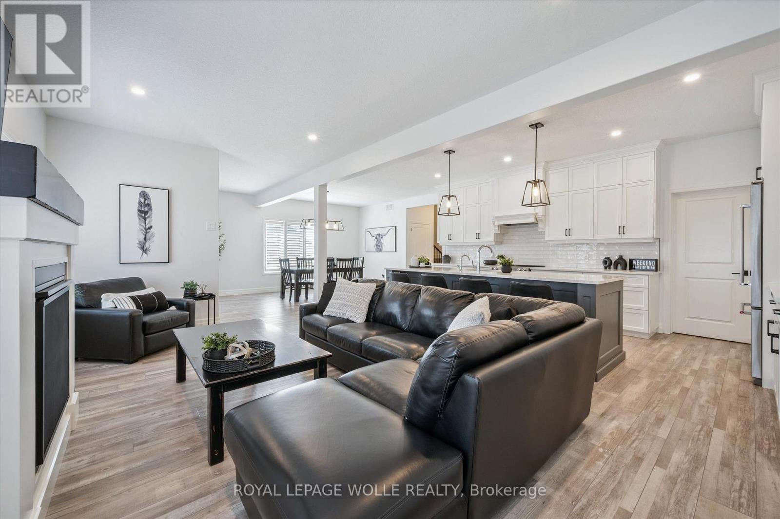












164 WOODBERRY CRESCENT

,
Woolwich,




Ontario
N3B0E4


