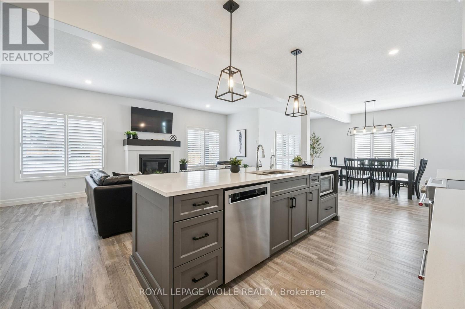 












164 WOODBERRY CRESCENT

,
Woolwich,




Ontario
N3B0E4

