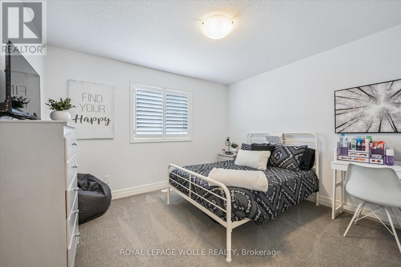 












164 WOODBERRY CRESCENT

,
Woolwich,




Ontario
N3B0E4


