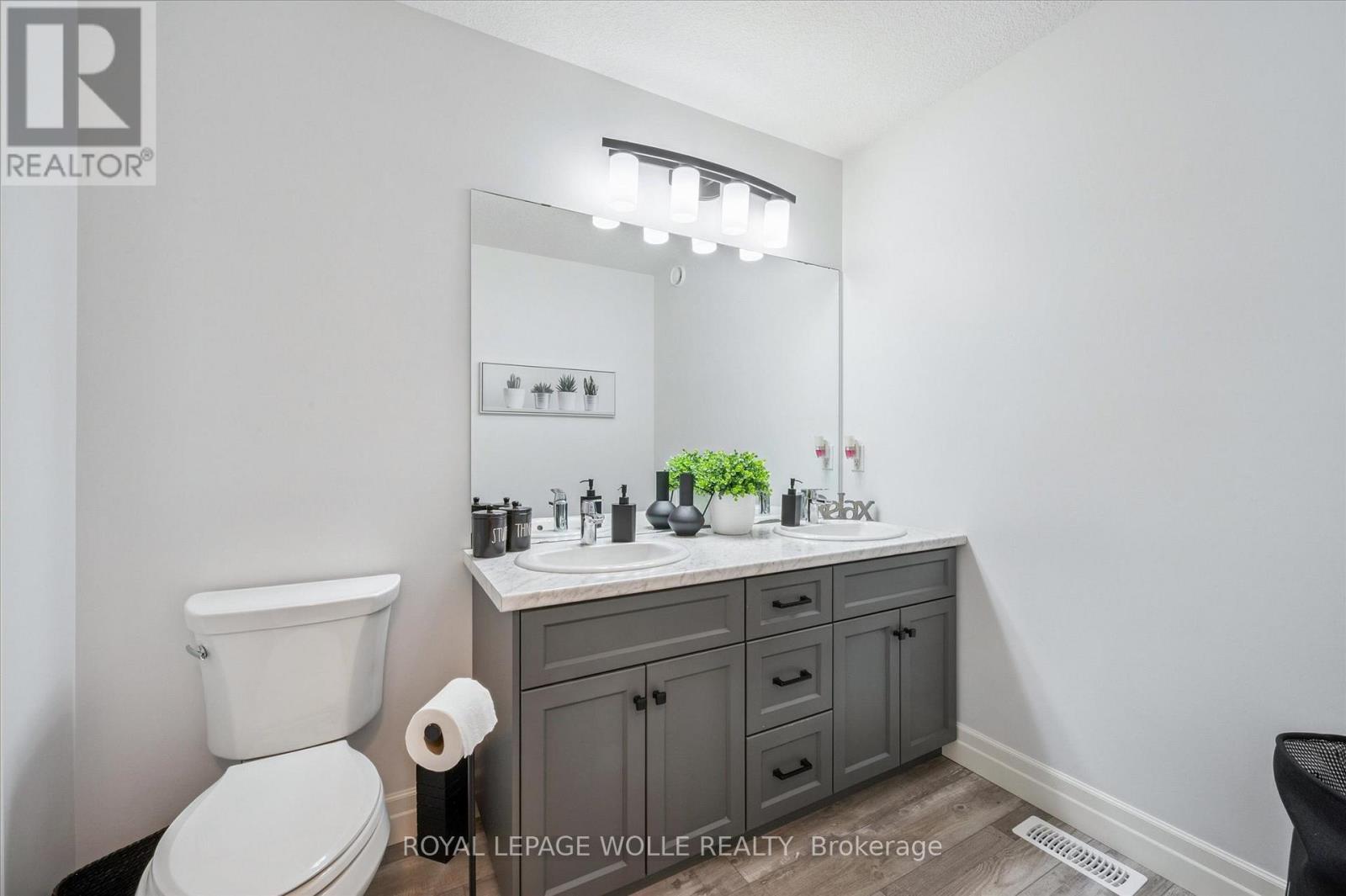 












164 WOODBERRY CRESCENT

,
Woolwich,




Ontario
N3B0E4

