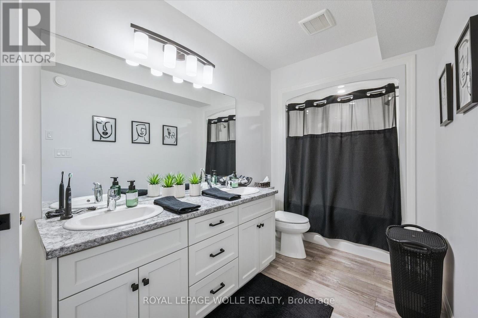 












164 WOODBERRY CRESCENT

,
Woolwich,




Ontario
N3B0E4

