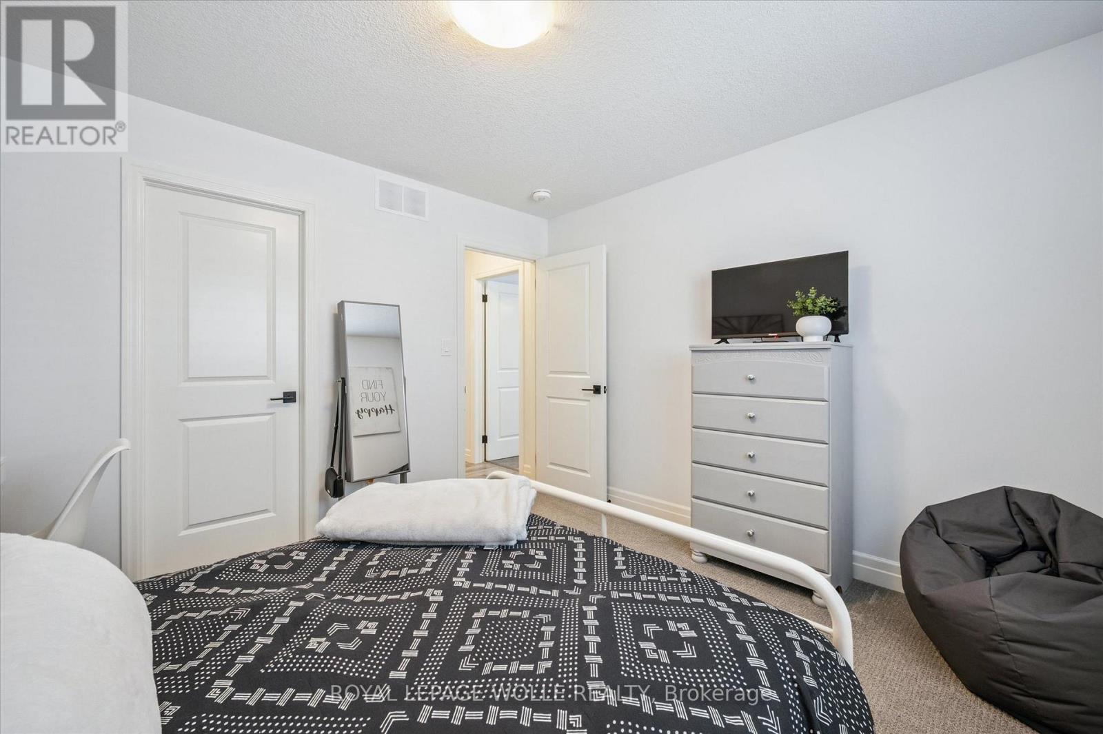 












164 WOODBERRY CRESCENT

,
Woolwich,




Ontario
N3B0E4

