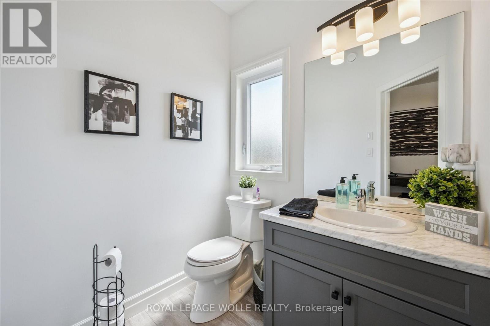 












164 WOODBERRY CRESCENT

,
Woolwich,




Ontario
N3B0E4

